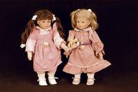 Steiff-Puppe, "Barbara", 1988-90, orig. Kleidung, unbespielt, H. ca. 42 cm, selten, sammelwÜrdig, mit orig. Etikett und Steiff -Brosche