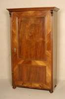 Kleiderschrank, wohl deutsch, um 1890, Nußbaum- und Wurzelnußfurnier, eintÜrig, Gebrauchsspuren, ca. 175x104x52 cm