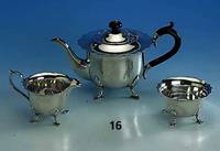 3-teiliges Teeservice, MAPPIN & WEBB, Shef- field 1927/30, 925er Silber, jew. 4 FÜße, Griff und Haube Holz, qualitÄtvolle, schwere Arbeit, ...