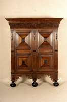Kissenschrank, Holland, um 1760, Korpus Eiche massiv, Palisanderfurnier, sogenannte Kissen, gut ausgearbeitet, mit aufgesetzten Leisten, massive ...