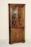 Eckschrank, England, Sheratonstil, um 1960, Mahagoni massiv, Mahagonifurnier, Unterteil 2 TÜren und 1 Schublade, Oberteil 2 GlastÜren ...