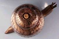 Tischklingel in Form einer Schnecke, sign. DRGM, Metall versilbert (berieben), 30er Jahre, durch Drehen des Panzers aufziehbar, L. ca. 10 cm