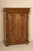 Vertiko, Belgien, um 1870/80, Renaissancestil, Nußbaum massiv, Nußbaumfurnier, Front und Seiten auf Rahmen gearbeitet, z.T. freistehende ...