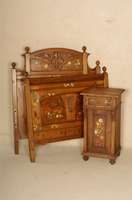 Nachttisch, deutsch, um 1880/90, GrÜnderzeit, Weichholz massiv, Kiefer bzw. Zierbelkiefer, Platte sekundÄr, aufgesetzte Veluten, KnÖpfe aus der ...
