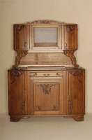 Aufsatzschrank, Frankreich, um 1935, Korpus Weichholz, Eichefurnier, Korpus leicht geschweift, Flachschnitzerei im floralen ArtDeco-Stil, ...