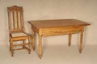 KÜchentisch, sÜddeutsch, um 1860, Buche und Kiefer massiv, z.T. ausgesuchtes Kernholz, Platte aufhebbar, darunter Mulde fÜr Holzgeschirr bzw. ...