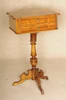 NÄhtisch, mitteldeutsch/wohl Leipzig, um 1870/80, RÜster bzw. Buche, auf Nußbaum gebeizt, Barockstil, 3 BrettfÜße, in sich 3-fach geschwungen ...
