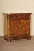 SpÄtbiedermeierschrankkommode, sÜddeutsch/Landau/Bad Bergzabern, um 1830/35, Korpus Weichholz, ausgesuchtes Wurzelnußfurnier doppelt bzw. ...