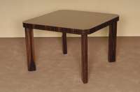 Clubtisch, Frankreich, um 1935, Palisanderfurnier, geometrisch angeordnet, BeinsÄulen zentral angeordnet, typisch fÜr Pariser MÖbel der ...