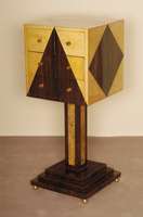 ArtDeco-WÜrfel, Frankreich, um 1928/32, ZierschrÄnkchen, Korpus Weichholz/Hartholz, Palisanderfurnier geometrisch verlegt, Fuß 3-stufig, ...
