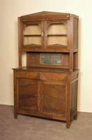 Buffetschrank, Belgien, um 1920, Jugendstil, Eiche massiv, Eichefurnier, Oberteil zweitÜrig verglast, mit vielfÄltiger aufgelegter Schnitzerei, ...