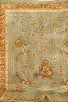 China, um 1950, Wolle auf Baumwolle, ca. 370 x 270 cm, SchÄtzwert: 2400.- EURO, EHZ: 3-4, Chinesische Drachen auf TÜrkis farbenden Innenfond, ...