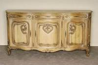 Anrichte, deutsch, 30er Jahre, Nußbaum und Eiche massiv, im Stile der Renaissance, drei TÜren und drei SchÜbe, diese sehr filigran floral ...