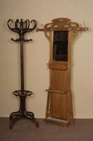 GaderobenstÄnder, Österreich, um 1900/10, wohl Thonet, Reste alten Klebeschildes, Bugholz, stiltypisches KaffeehausmÖbel, in sich verzogen, ...
