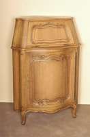 Eckschrank, deutsch 60/70er Jahre, im Stile des Barock, Eiche massiv und furniert, eine TÜr (geschwungene Form) mit umlaufendem Rahmenprofil, ...