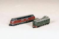Diesellok, MÄrklin, 50er/60er Jahre, Spur HO , MetallgehÄuse, Nr. 3021, BR V 200, lt. Einl. funktionsfÄhig, l. bespielt, min. LackschÄden ...