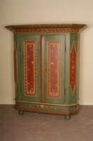 Spaltschrank, deutsch/Schwarzwald, um 1830, Weichholz, starker Barockeinschlag, Hut 3-fach getreppt, ausladend, FÜße sekundÄr, aufgesetzte ...