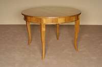 Ausziehtisch, nach dem Vorbild von 1820/25, Biedermeierstil, Kirschbaum massiv, Kirschbaumfurnier, z.T. gespiegelt, 2 EinlegebÖden, hochwertige ...