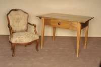Bauerntisch, sÜddeutsch/wohl Pfalz, klassizistisch, Nußbaum, Platte nachgearbeitet, eingelegter Stern sekundÄr, stÄrkere Gebrauchsspuren, ca. ...