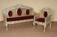 Salon, Indien, um 1920/30, bestehend aus Sofa und 2 Sesseln, Korpus Buche, MetallÜberzug versilbert, z.T. bunt emailliert (LotusblÜten), im ...
