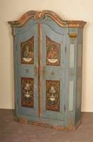 Hochzeitsschrank, Österreich, um 1834, Weichholz, rotgrundig, blau, feine Bauernmalerei, Heiligen-Darstellungen, mit Schalen und Blumen, FÜße ...