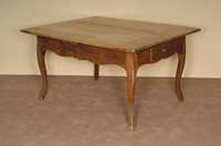 BÄuerlicher Tisch, deutsch/Pfalz, um 1770/80, Eiche, GeißfÜße, Beine geschweift, Schublade und Tischplatte spÄter aus altem Holz ...