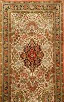 Ghom Seide, Persien, ca. 30 Jahre, reine Naturseide, ca. 398 x 94 cm, SchÄtzwert: 4500.- EURO, EHZ: 2. Glanzreicher Seidenschimm er. Gut ...