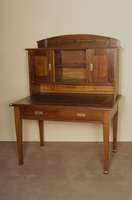Schreibtisch mit Aufsatz, deutsch, um 1910, Nußbaum massiv, Nußbaumfurnier, eckige Beine, konisch, Schublade, Schreibplatte mit Kunstleder, ...