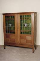 WÄsche- bzw. Vitrinenschrank, deutsch, um 1905, Korpus Eiche massiv, Eichefurnier, auf Rahmen gearbeitet, original Einlegebretter, Front mit ...