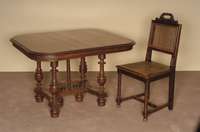 Ausziehtisch, Frankreich, um 1880, Eiche massiv, Henry Deux, FÜße gedrechselt und verstrebt, Zarge getreppt, 1 Einlegebrett, Weichholz, leichte ...