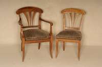 Sitzensemble deutsch/Stuttgart, um 1904/06, Kirschbaum massiv, Hersteller Brauer und Wirth, Hoflieferant, bestehend aus 2 Stuhlsesseln und 2 ...