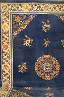 China, ca. 50 Jahre, Wolle auf Baumwolle, ca. 393 x 290 cm, SchÄtzwert: 3500.- EURO, EHZ: 2, florales mittel Medaillon in einem ruh igem ...