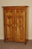 Schrank, deutsch, um 1850/60, Kirschholz massiv, Kirschholzfurnier, zerlegbar, die TÜren mit ausgesuchtem Furnier gearbeitet, Schlagleiste und ...