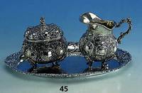 Sahnegießer und Zuckerschale auf Tablett, 800er Silber, Hanau um 1910/15, reicher Dek Zuckerdose mit Deckel und Klappscharnier, total ca. 745 g