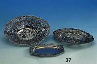 Konvolut 2 AnbietschÄlchen, 800/835er Silber, Hanau um 1910 bzw. 50er Jahre, Durchbrucharbeit, reicher Dekor, aufwendig, dazu kl. Tablett, 800er ...