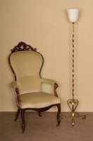 Stehlampe, Frankreich, um 1920, Eisenmontur gold gefaßt, weißer Opalinglasschirm, wohnfertiger Zustand, Elektrifizierung erneuert, nicht VDE ...