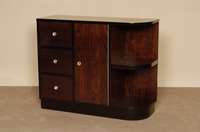 kleines ArtDeco-Sideboard, Frankreich, um 1920 Riopalisander in schÖnem Bild furniert, Kanten und Sockel schwarz abgesettz, abschließbare TÜr ...