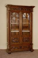 Schrank, Frankreich, um 1870, Eiche massiv, auf KugelfÜßen, große Schublade mit Schnitzereien, Lisenen mit gedrechselten VollsÄulen, ...