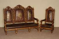 Sofa und 2 Armlehnsessel, deutsch, um 1870, Eiche massiv, reiche Drechselarbeit, geschnitzte BekrÖnung, Armlehnen dekoriert mit LÖwenkÖpfen, aus ...