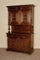 Aufsatzbuffet, Frankreich, um 1880, Eiche massiv, 4-fach getreppte Fußleiste, vorgesetzte VollsÄulen, TÜren kassetiert, geschuppte Schublade, ...