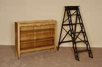 Kleines BÜcherregal, deutsch, 50er/60er Jahre, Weichholz massiv, Rosenholzfurnier, teilweise kleinere FurnierschÄden, 4 Ablegeebenen, Deckplatte ...