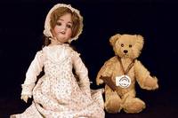 Teddy, 1999/2000, Kuschel Wuschel-Classic, Mohair, limitierte Auflage von 200 StÜck, hier Nr. 146, mit orig. Porzellanplakette um den Hals, l. ...