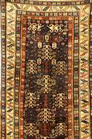 Shirwan, Kaukasus, 19. Jahrhundert, Wolle auf Wolle, ca. 238 x 114 cm, Schätzwert: 3800.- EURO, EHZ: 3. Schöner Kaukase aus dem K uba ...