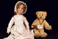 Porzellankopfpuppe, wohl Recknagel, um 1915, KÖrper Mischmasse, Kugelgelenke, blaue Paperweightschlafaugen, offener Mund, 4 ZÄhnchen oben, ...