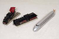 2 MÄrklin Starter-Sets, Spur HO, um 1960, Nr. 3103 und 3200, mit jeweils einer Lok (diese intakt), diverse Schienen, bespielt, sammelwÜrdig