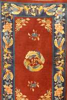 China, um 1940, Wolle auf Baumwolle, ca. 131 x 79 cm, Schätzwert: 850.- EURO, EHZ: 2. G uter Zustand.