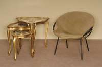 Satz von 3 Beistelltischen, Frankreich, 2. HÄlfte 20. Jhd., im Stil des Barock, Holz gold gefaßt, Dekor auf den Platten partiell zart ...