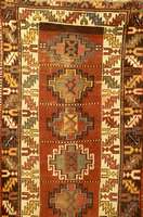 Moghan Kaukasus, Russland, um 1870, Wolle auf Wolle, ca. 308 x 93 cm, Schätzwert: 1900.- EURO, EHZ: 5. Antik. Naturfarben.