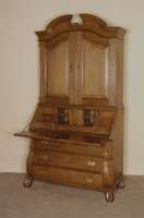 AufsatzmÖbel, norddeutsch/Ostfriesland/wohl Husum, um 1770/80, komplett aus Eiche massiv gearbeitet, Unterteil horizontal 3-fach geschwungen, ...