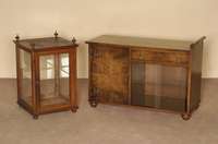 AusstellschrÄnkchen, deutsch, um 1900, Eiche massiv, z.T. original Verglasung, sparsame Drechselarbeit, innen mit Glasplatte, diese erneuert, ...